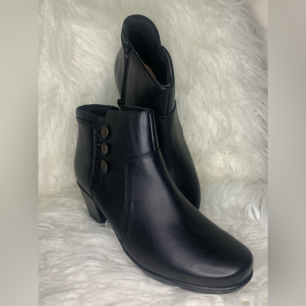 NWT - CLARKS Emslie Monet Black Leather Boots